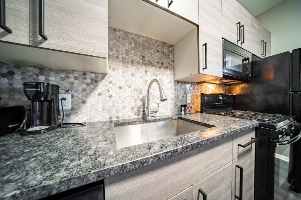 Appartement Walkable Gem In Little Italy à Cleveland Extérieur photo